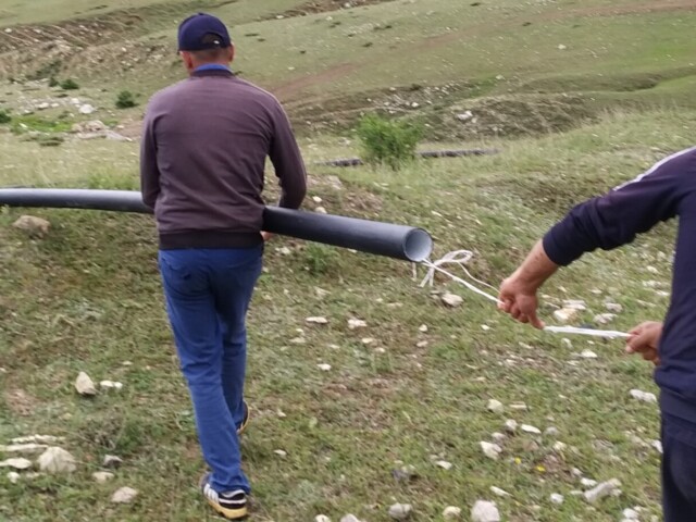 Irrigation Villagers of Dzoraglukh, Armenia, are installing irrigation pipes to bring water to the forest area ©Shen NGO